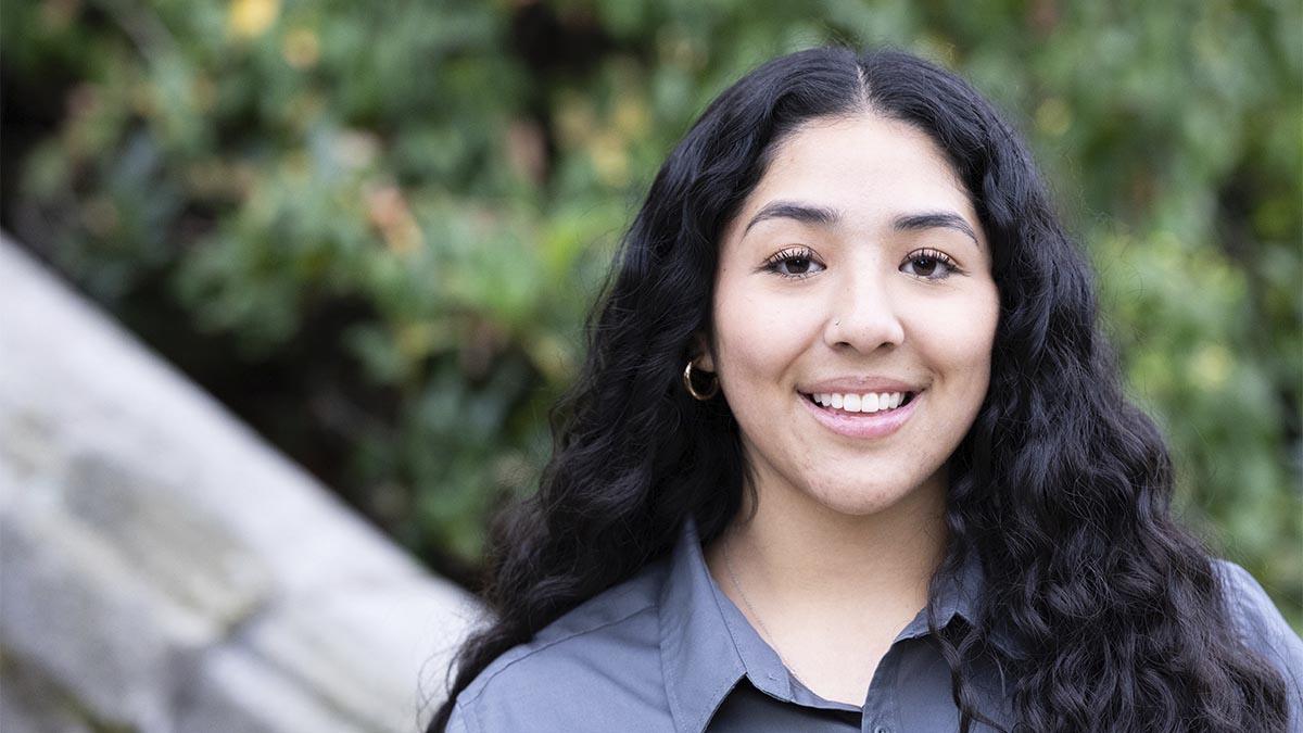 A headshot of a young women.